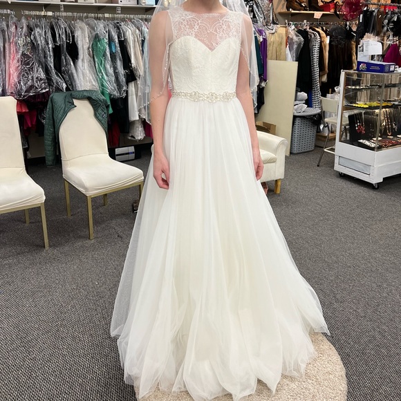 Tulle ivory Nouvelle Amsale wedding dress - Picture 2 of 7